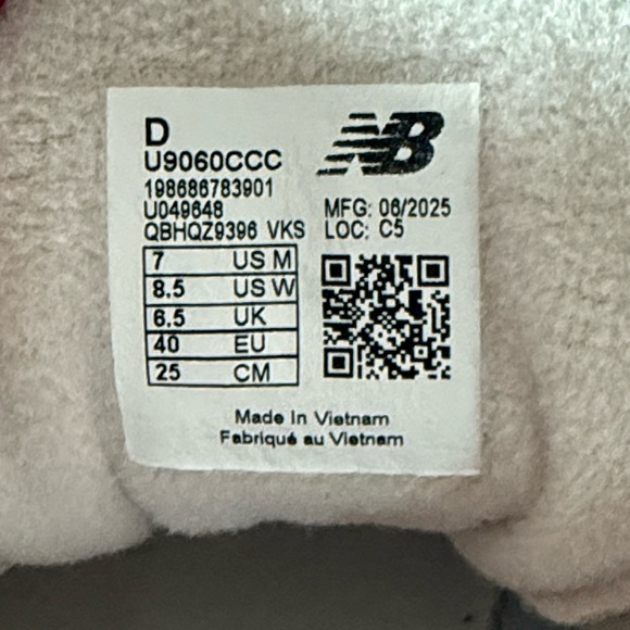 New Balance 9060 Sneakers - Picture 8 of 12